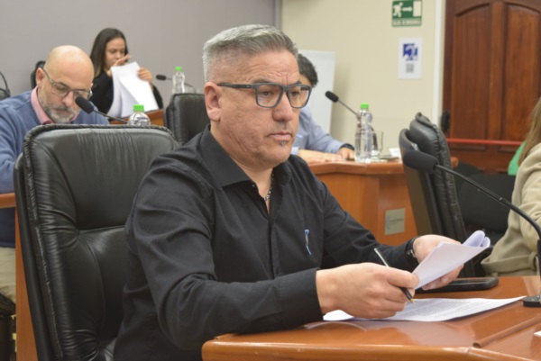 El edil Samuel Alarcón hizo de nexo entre las autoridades municipales y barriales para concretar la propuesta próxima a implementarse.