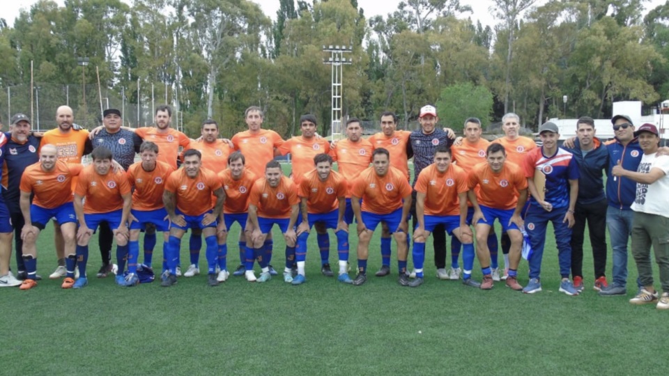 El plantel Naranja que se consagró campeón en la categoría +35. Foto: Prensa J.J Moreno.