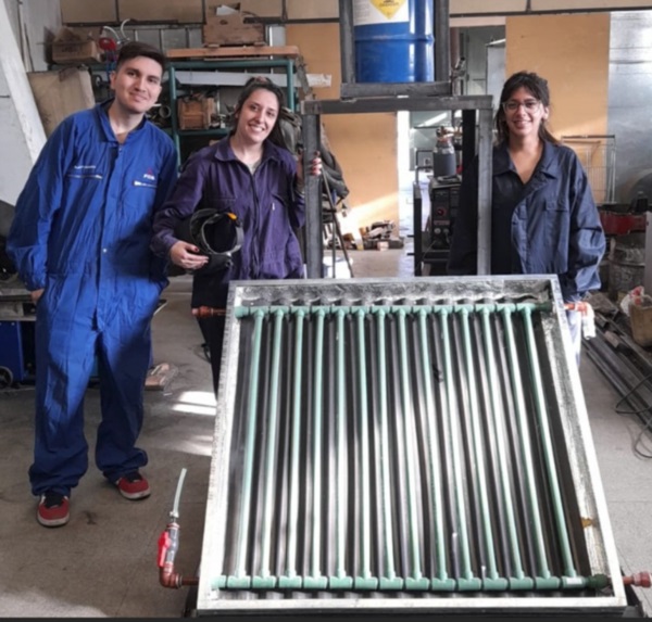 Alumnos del Departamento de Ingeniería que participaron en la construcción del equipo.