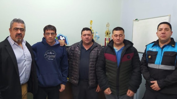 Familiares de José Crettón junto a Iturrioz y García.