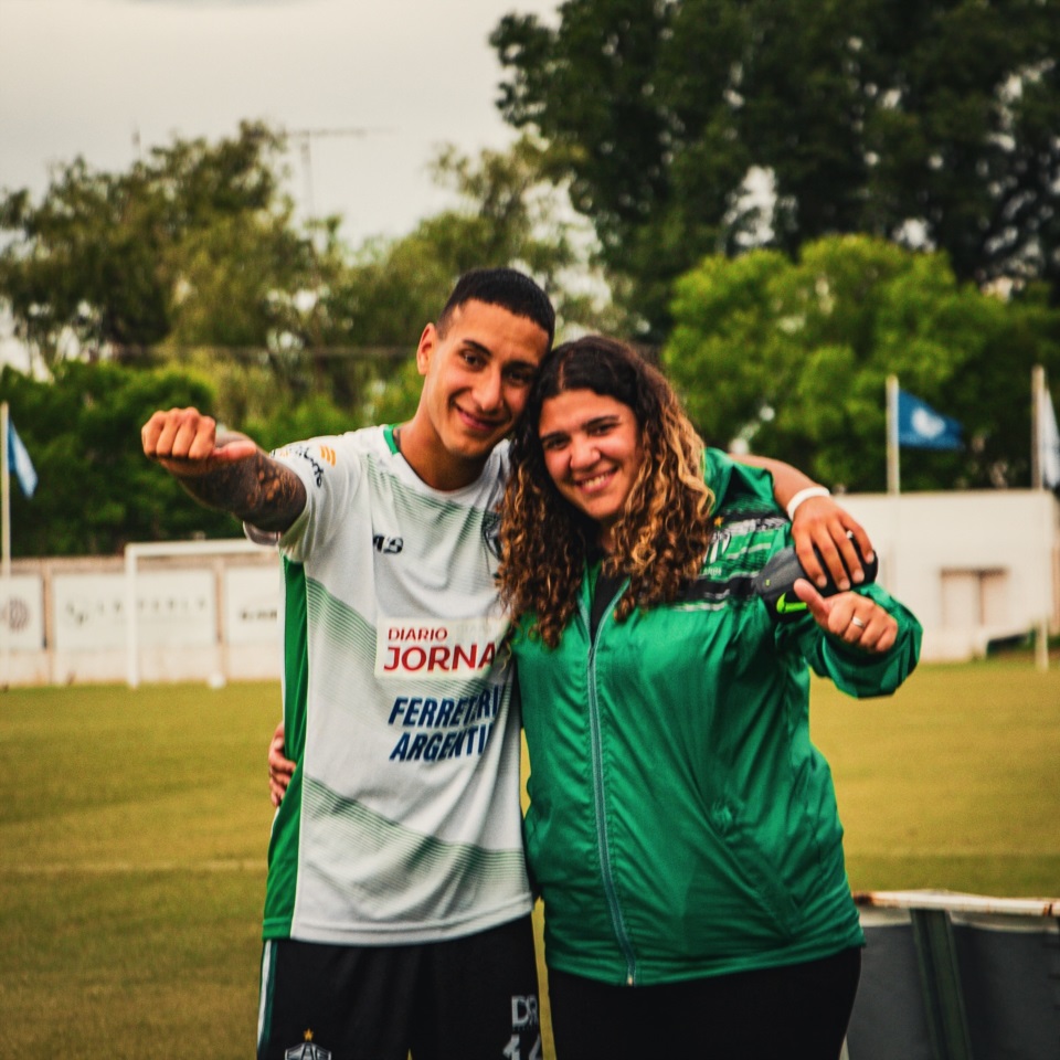 Ferro, junto a Daiana Jorge, la psicóloga del plantel. Foto: Germinal. 
