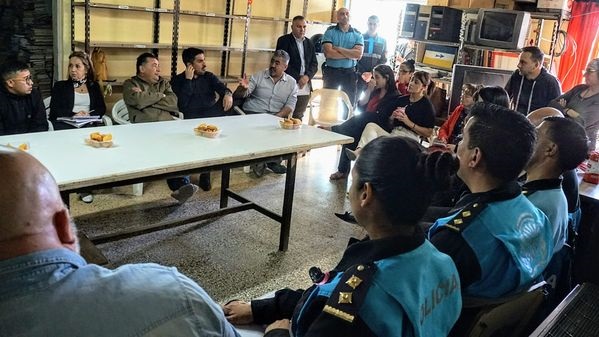 Vecinos de once barrios con funcionarios judiciales, del Ejecutivo y policías.