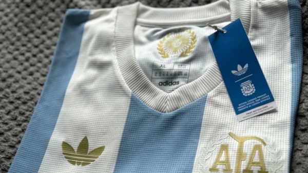 La Selección argentina y Adidas celebran medio siglo de una relación que vivió momentos gloriosos en el fútbol y en conmemoración, Adidas lanzará una camiseta especial.