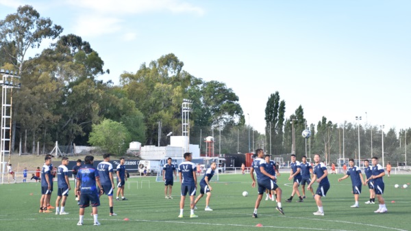 Sarmiento eligió el predio del "Globo" para entrenarse en la región. Foto: Sergio Esparza.