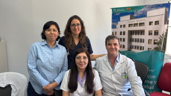 El equipo de Coloproctología y su exitosa operación.