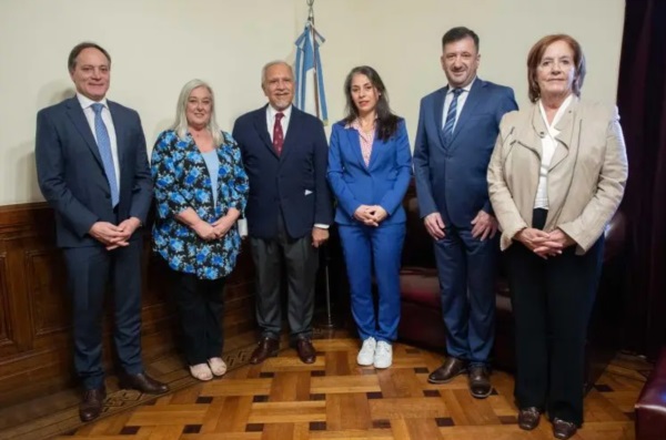 Bloque. Espínola, Terenzi, Romero, Crexell, Kueider y Vigo. La foto que ahora muchos quieren borrar.