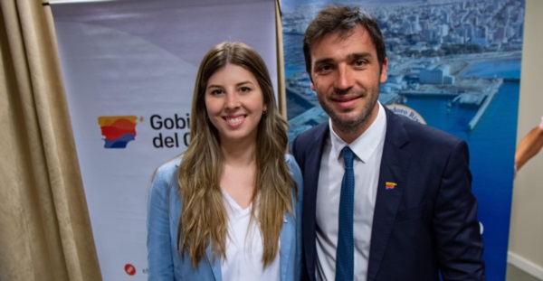 Alineada. Cristina y Torres el viernes en Comodoro.