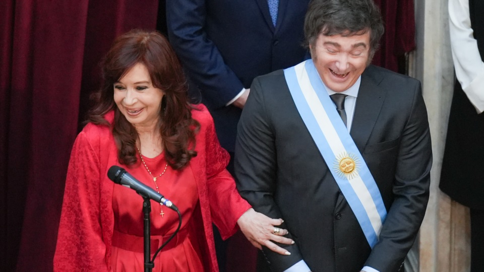 Tal para cual. CFK y Milei el día del traspaso de mando.