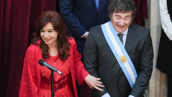 Tal para cual. CFK y Milei el día del traspaso de mando.