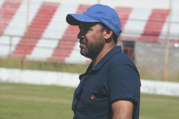 Cristian Heras, el director técnico del Alianza Fontana Oeste. (Foto: Sergio Esparza/Jornada).