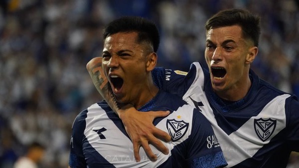 Damián Fernández, formado en las infantiles de Racing de Trelew, anotó el segundo gol velezano.