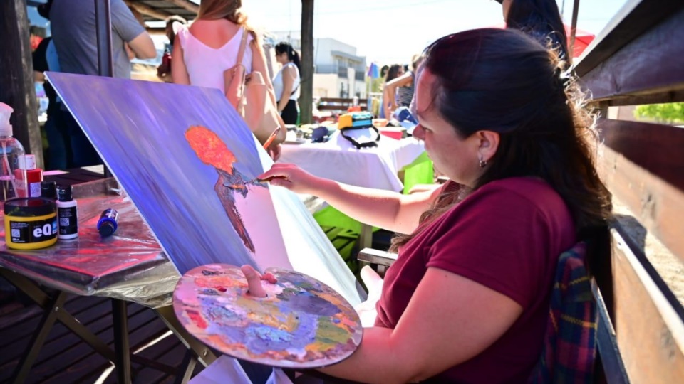 Los artistas expusieron su arte mediante la pintura, el grabado y la música.