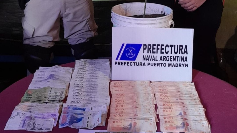 La fuerza identificó a 4 personas. Una tenía pedido de captura.