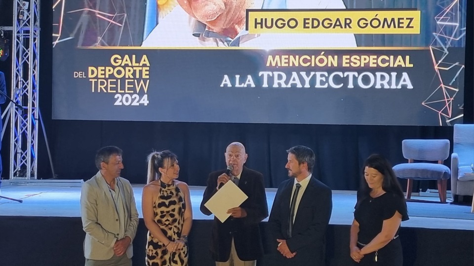 Su última distinción. A su trayectoria. En Trelew.