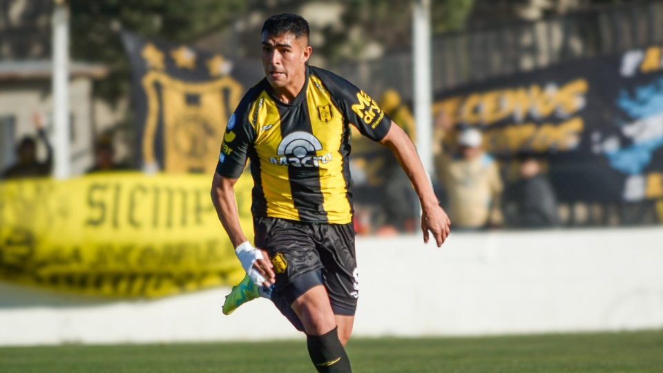 Juan Peinipil seguirá otro año más en el Aurinegro. Foto: Prensa Madryn.