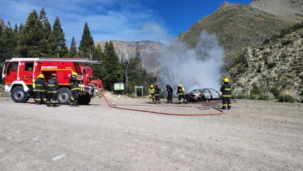 Una dotación de los Bomberos Voluntarios sofocó el incendio.