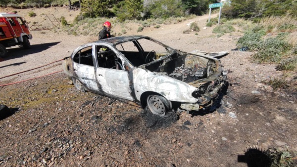 El vehículo Renault Megane tuvo una destrucción total.