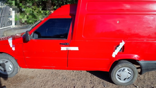 El utilitario Fiat Fiorino quedó secuestrado en el puesto policial 824.