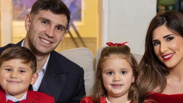El posteo viral del Dibu Martínez para celebrar la Navidad en Birmingham.