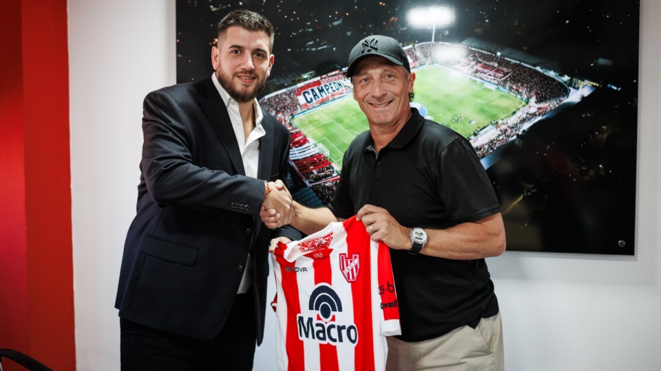 Troglio es el nuevo DT de la Gloria. Oriundo de Luján, el entrenador, de 59 años y extensa trayectoria, viene de dirigir al Olimpia de Honduras. 