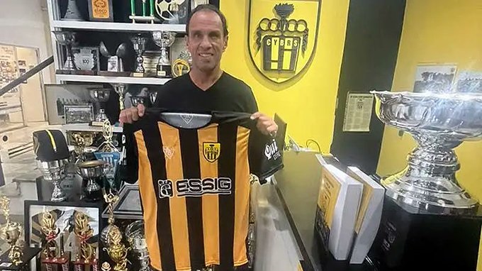 Navarro Montoya firmó su contrato y se convirtió en técnico de Santamarina.