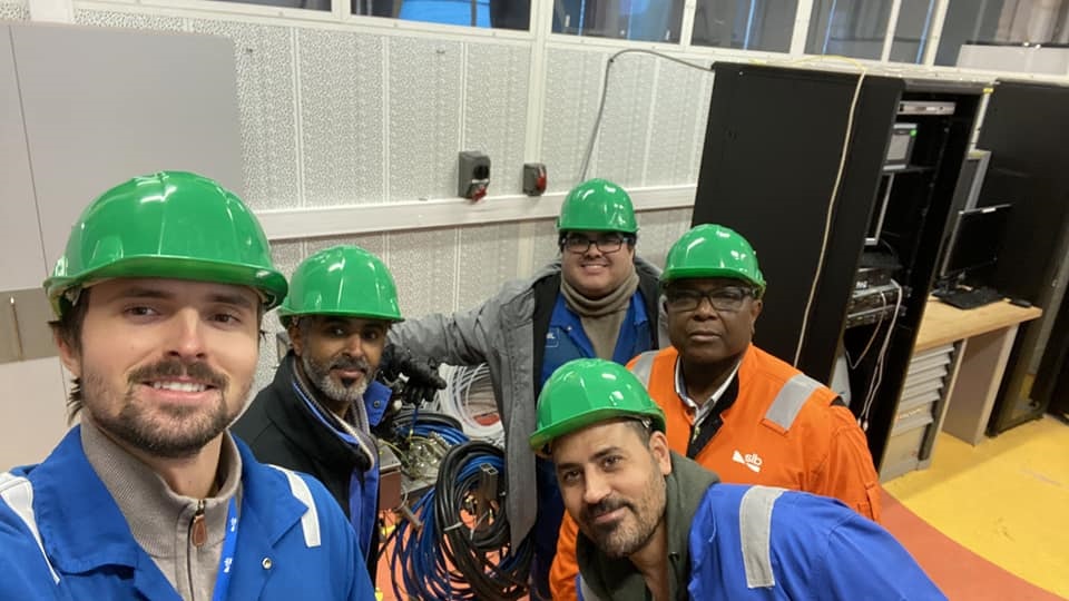 "Maxi2 García junto a compañeros en Data Analyst en pozos de petróleo.