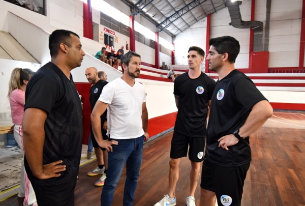El intendente Merino junto a De los Santos, Villagrán y Sapochnik.
