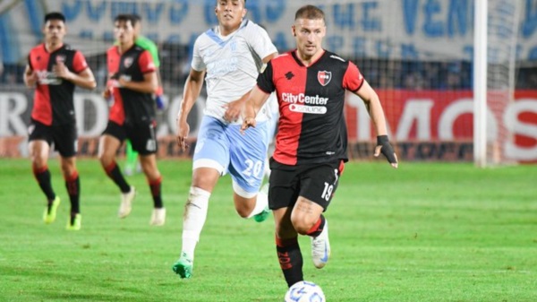 Empate en el debut de Soso como DT de Newell's: no la pasó bien ante Atlético Tucumán y se vio perjudicado por el VAR.