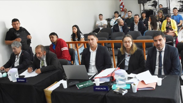 Defensa y Fiscalía en el inicio del debate por el homicidio de Palavecino.