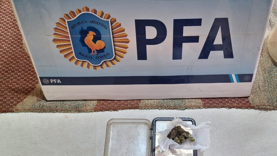 Entre los hallazgos hubo también marihuana.