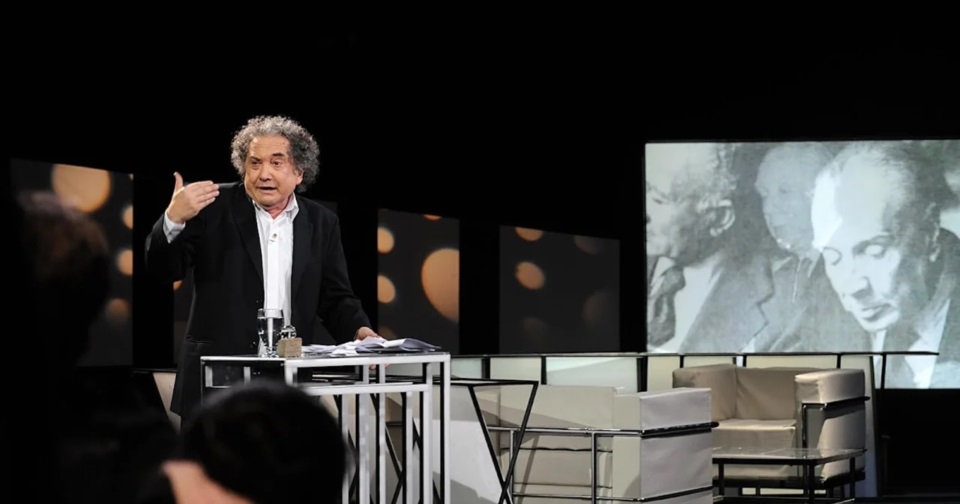 Ricardo Piglia durante uno de esos programas transmitidos por la TV Pública.