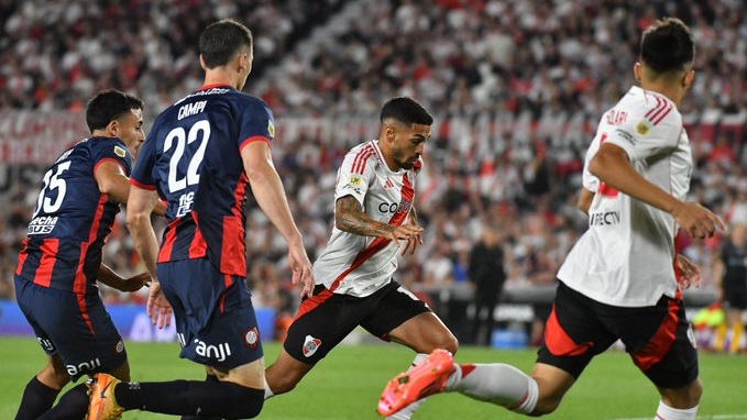 River no pudo ante San Lorenzo y deberá esperar para ir a la Libertadores 2025.