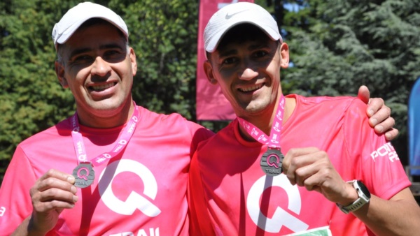 "Coco" Muñoz (der.) ganó la prueba de 10K.