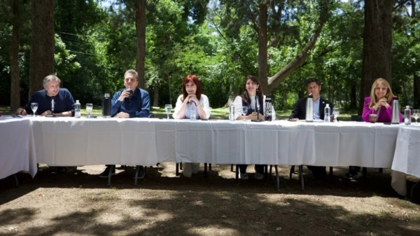 Cristina Kirchner, Axel Kicillof y Sergio Massa con Máximo Kirchner en Moreno. Fotografía: Agencia Noticias Argentinas / Prensa PJ
