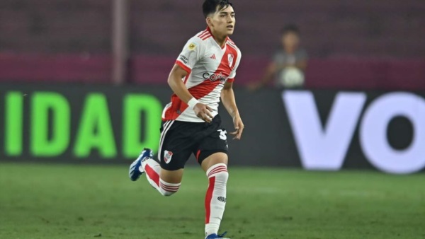 Ian tuvo su estreno con la camiseta de River a los 17 años.