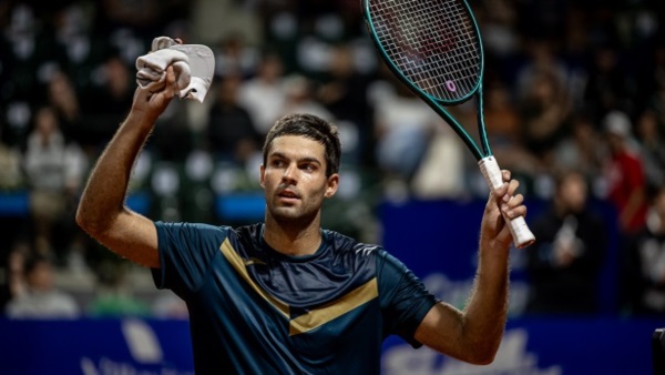 Facuacu Díaz Acosta consiguió la mejor victoria de su carrera al vencer a F. Cerúndolo, 22 del mundo.