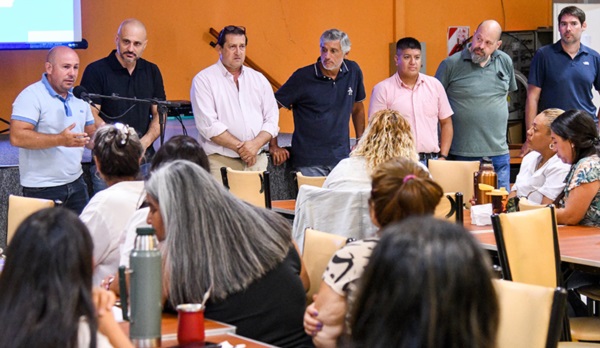 El intendente Sastre en un curso de Desarrollo Comunitario.