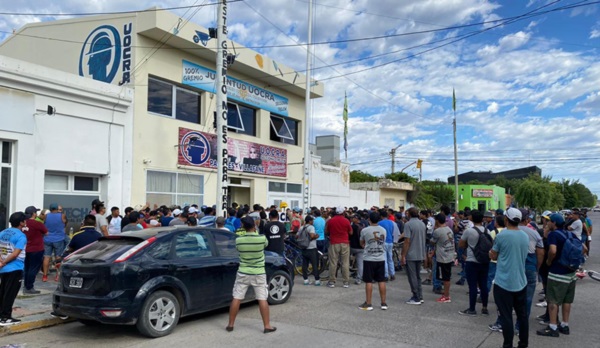 Los trabajadores de la construcción se sumaron a la asamblea.