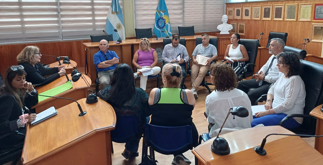 Referentes de NICAPDI se reunieron ayer con los concejales de Trelew por la difícil situación económica.