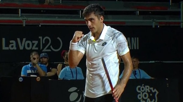 Román Burruchaga (22 años) no vio a su papá campeón del mundo en México 86. Pero Jorge se dio el gusto de ver el debut ganador de su hijo en un ATP, en Córdoba.
