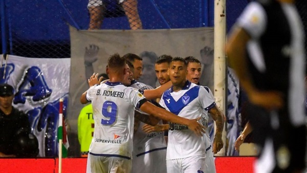 Vélez sumó su primera victoria para salir del anteúltimo puesto en la tabla de los promedios.