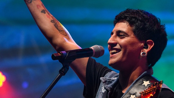 El reconocido cantante Yhosva Montoya cantará esta noche en Madryn