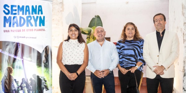 El intendente Gustavo Sastre encabezó la presentación de “Semana Madryn. Una Pascua de otro planeta”.