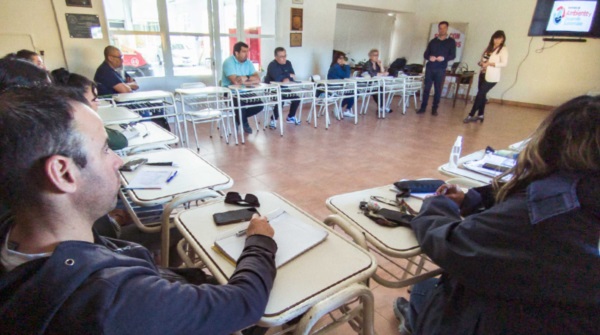 Capacitados. Los inspectores ambientales, en pleno aprendizaje.