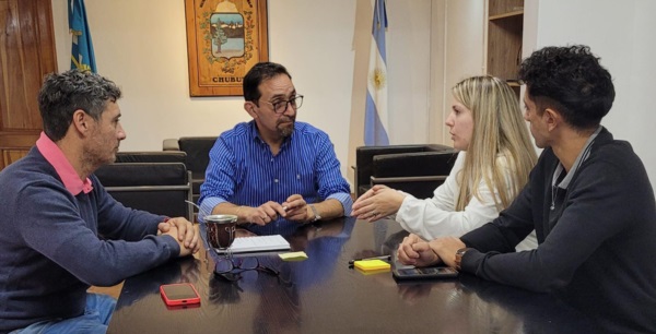 Iván Ferández se reunió con Jenifer Contardi y Yonathan Beltran para atender las demandas de la población.