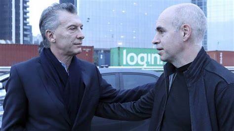 Mauricio y Horacio en un encuentro frío como saludo de suegra...