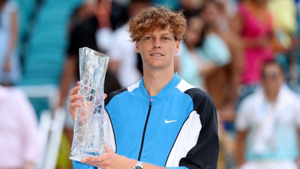 Primer italiano en ganar el Miami Open. Se coloca como número 2 en el ranking ATP y es el mejor tenista de 2024.