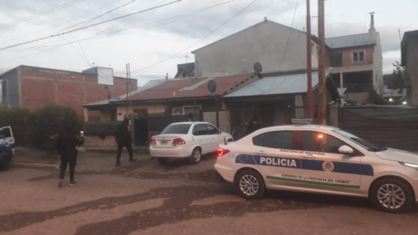 Dos allanamientos y secuestros por el robo de 10 millones de pesos.