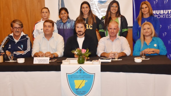Conferencia de prensa de los Campeonatos Regionales, junto a Merino, Biss y James. (Foto: Sergio Esparza/Jornada).