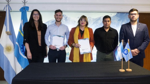 Elba Willhuber y Federico Puratich firmaron el convenio.
